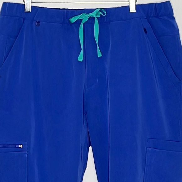Fig's Cairo Cargo Jogger Style Scrub Pants - Size XXL - Picture 2 of 8